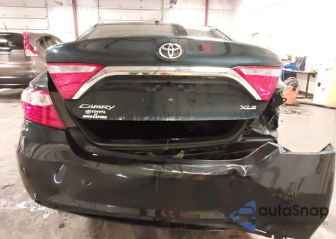 2016 Toyota Camry Xle z USA, uszkodzony, nr VIN 4T1BF1FK2GU585135